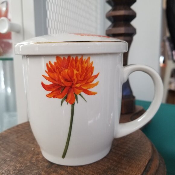 Porcelain Flower Tea Cup w/Matching Lid - Picture 8 of 8